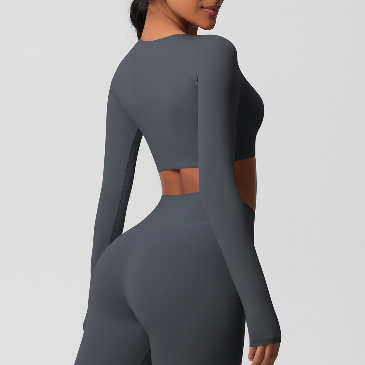 بلوزة شتوية بأكمام طويلة مع وسادة صدر