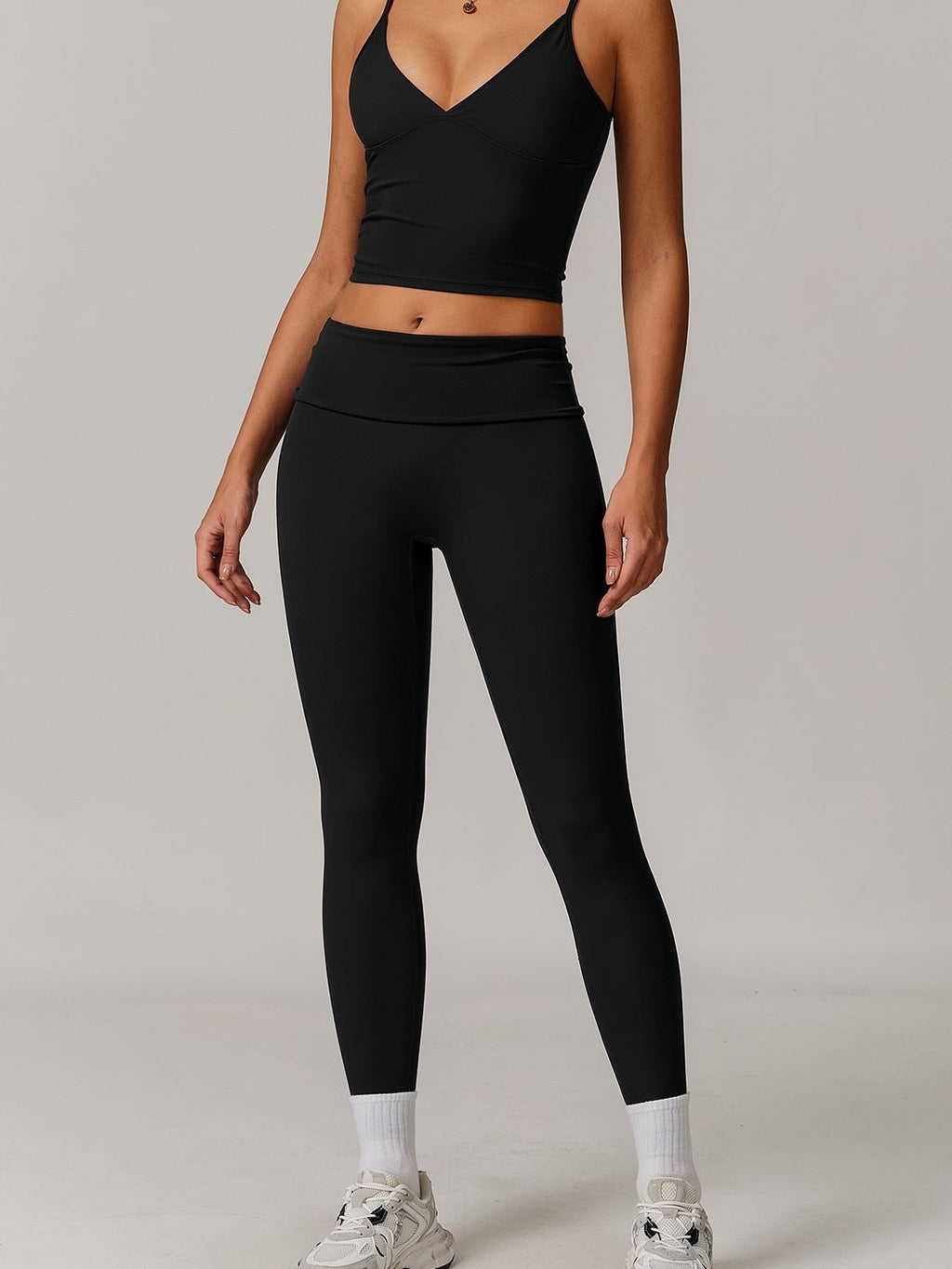 قميص يوغا قصير من سوليناري