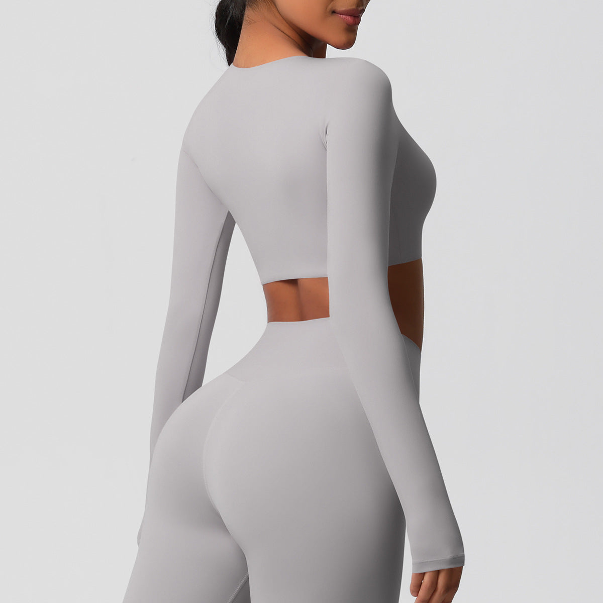 بلوزة شتوية بأكمام طويلة مع وسادة صدر