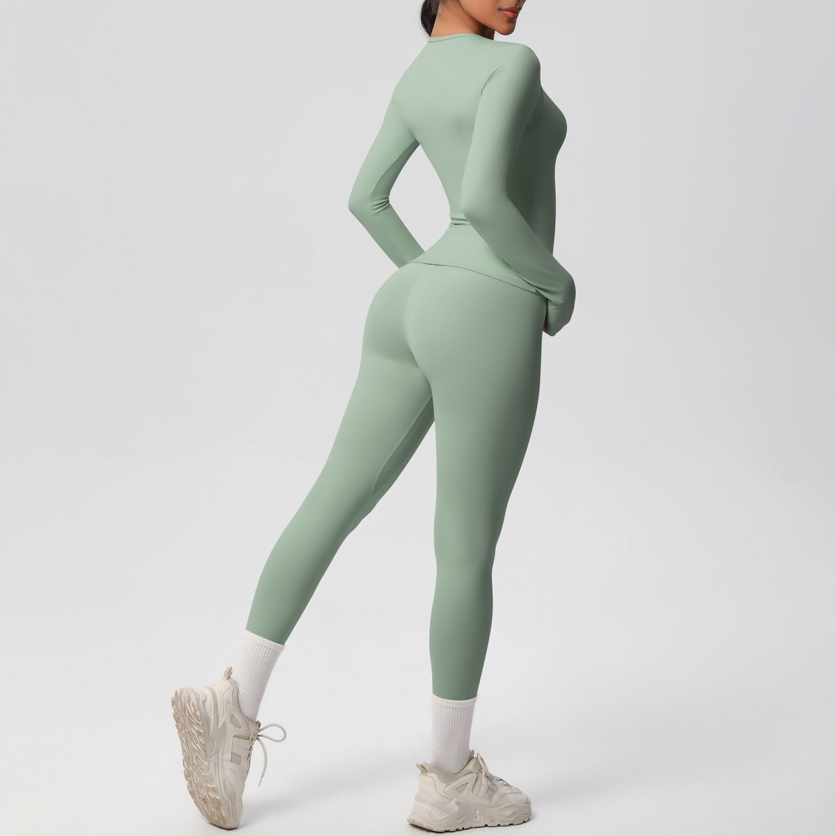 طقم يوغا بأكمام طويلة