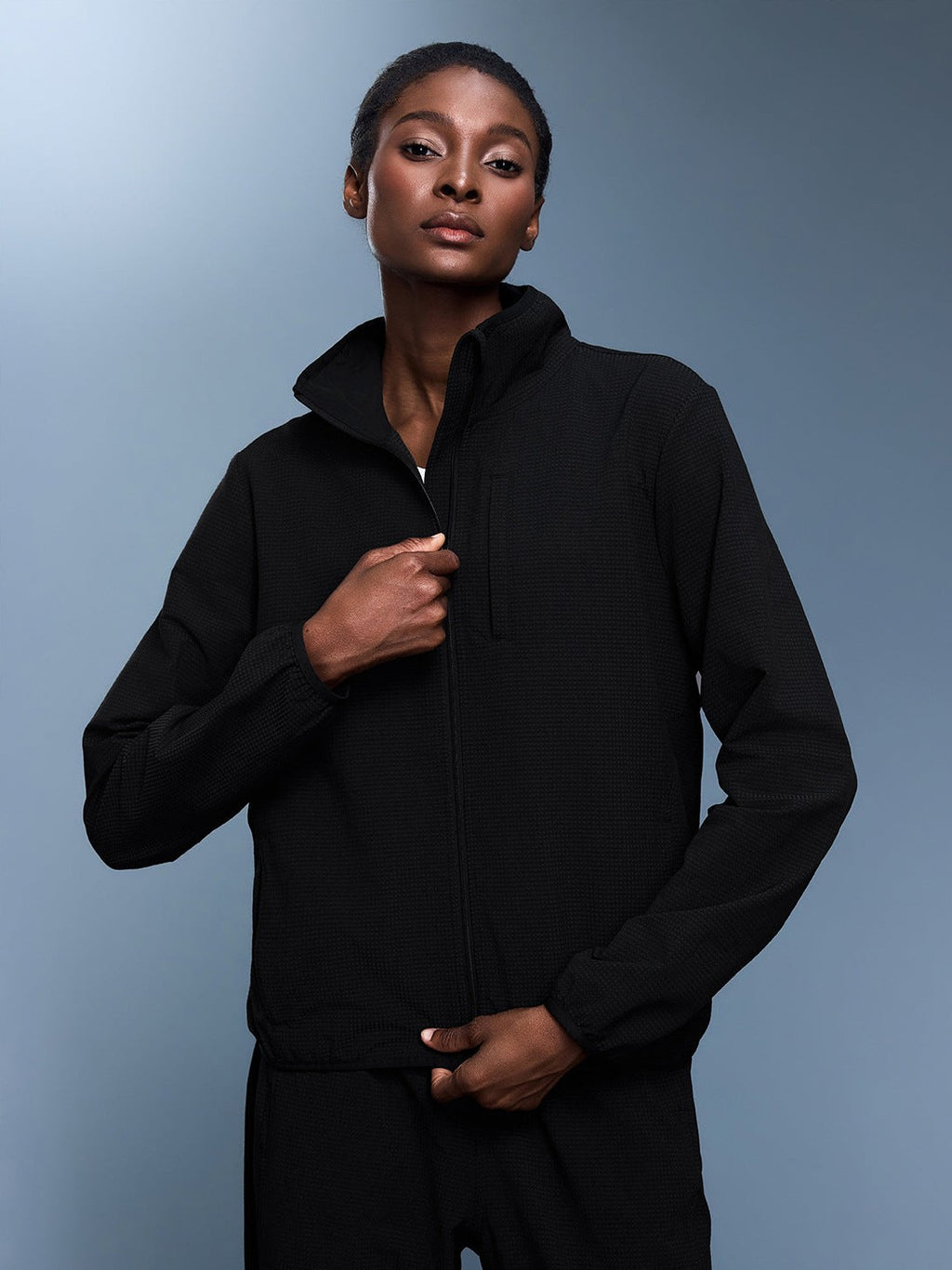 سترة خارجية خفيفة الوزن ومقاومة للماء