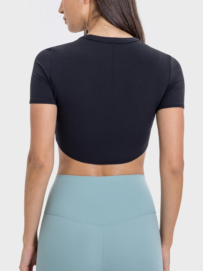 Geripptes, kurzes Sporttop