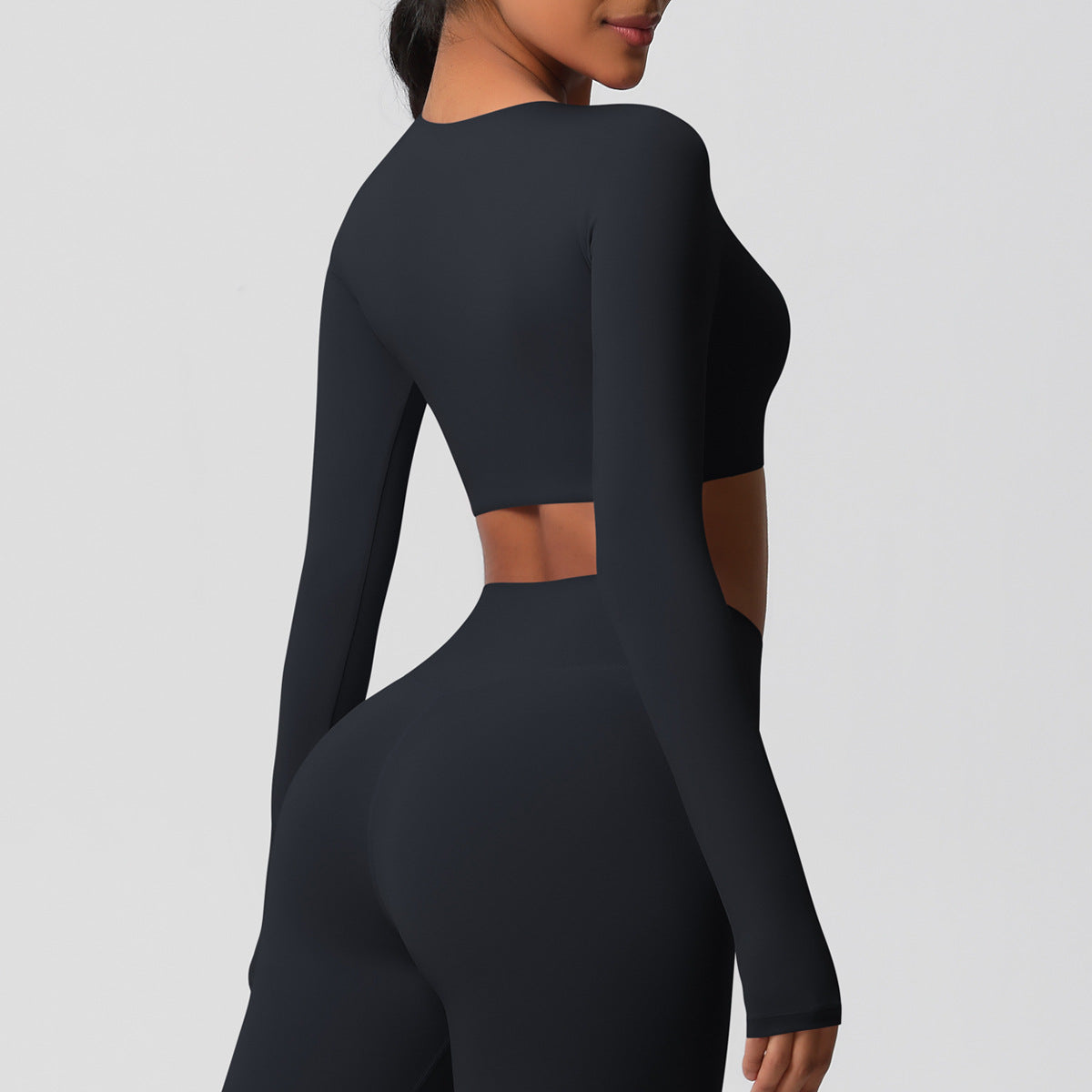 بلوزة شتوية بأكمام طويلة مع وسادة صدر