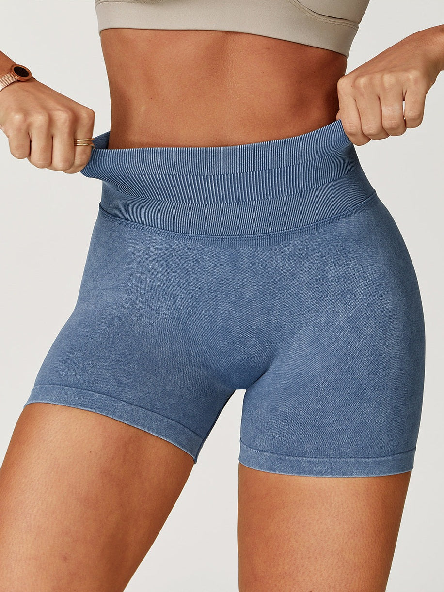شورت يوغا عالي الخصر بدون درزات ومغسول بالحجر