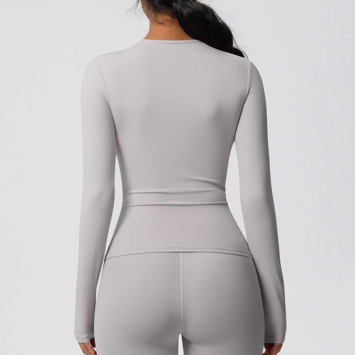 قميص بأكمام طويلة