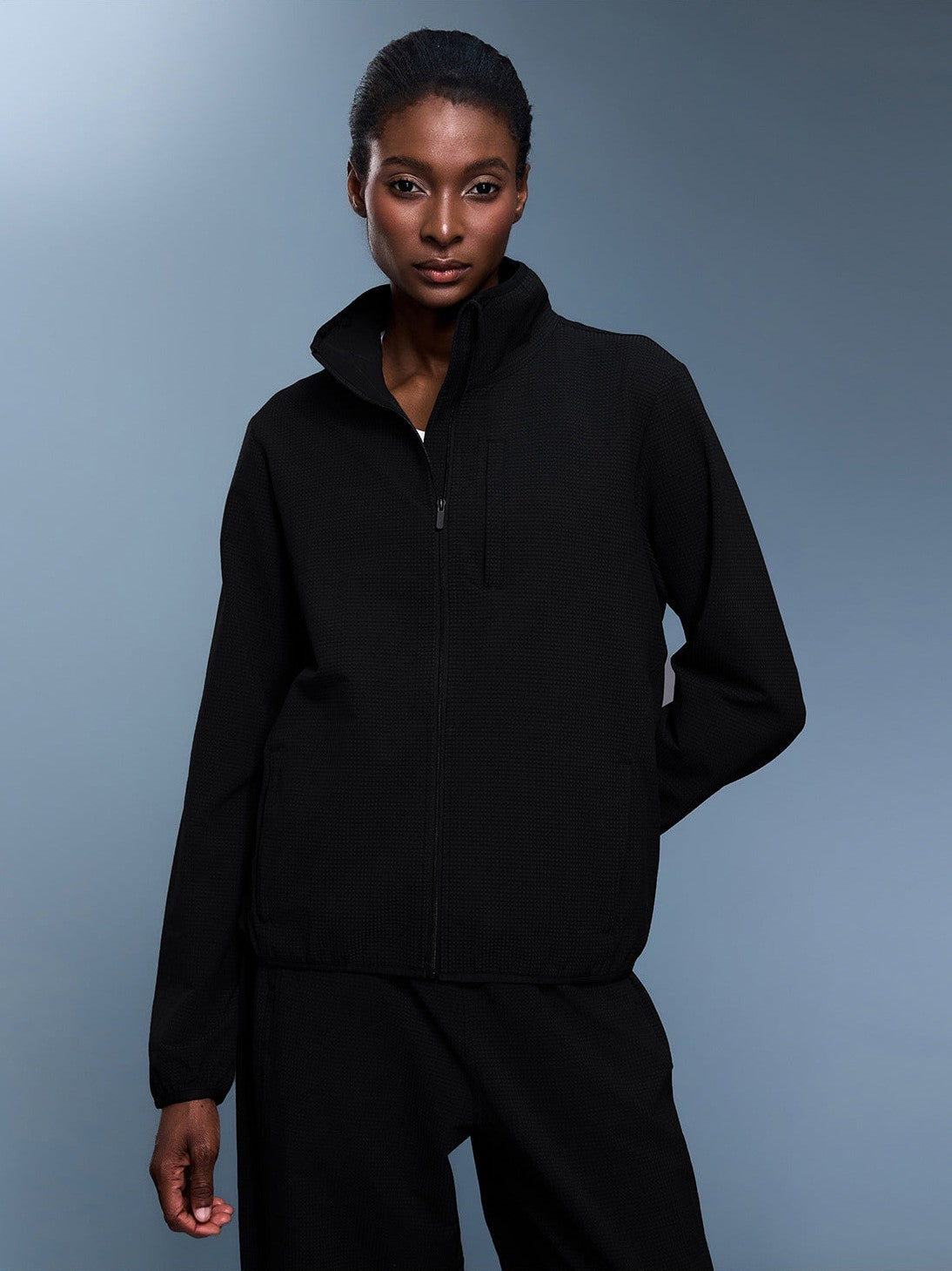 سترة خارجية خفيفة الوزن ومقاومة للماء