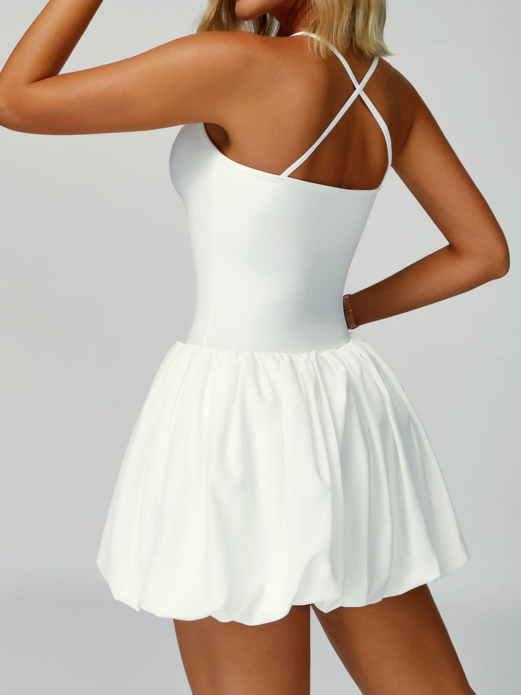 Tenniskleid mit gekreuztem Rücken