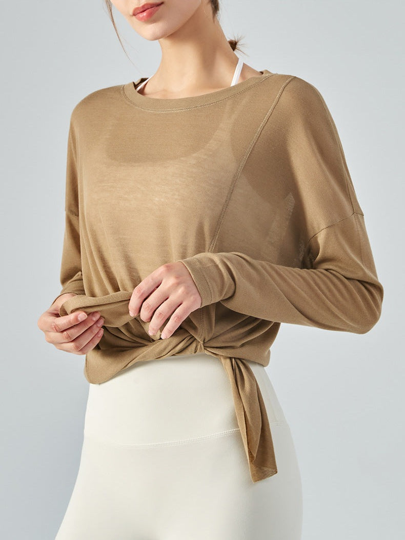 بلوزة معقودة بأكمام طويلة