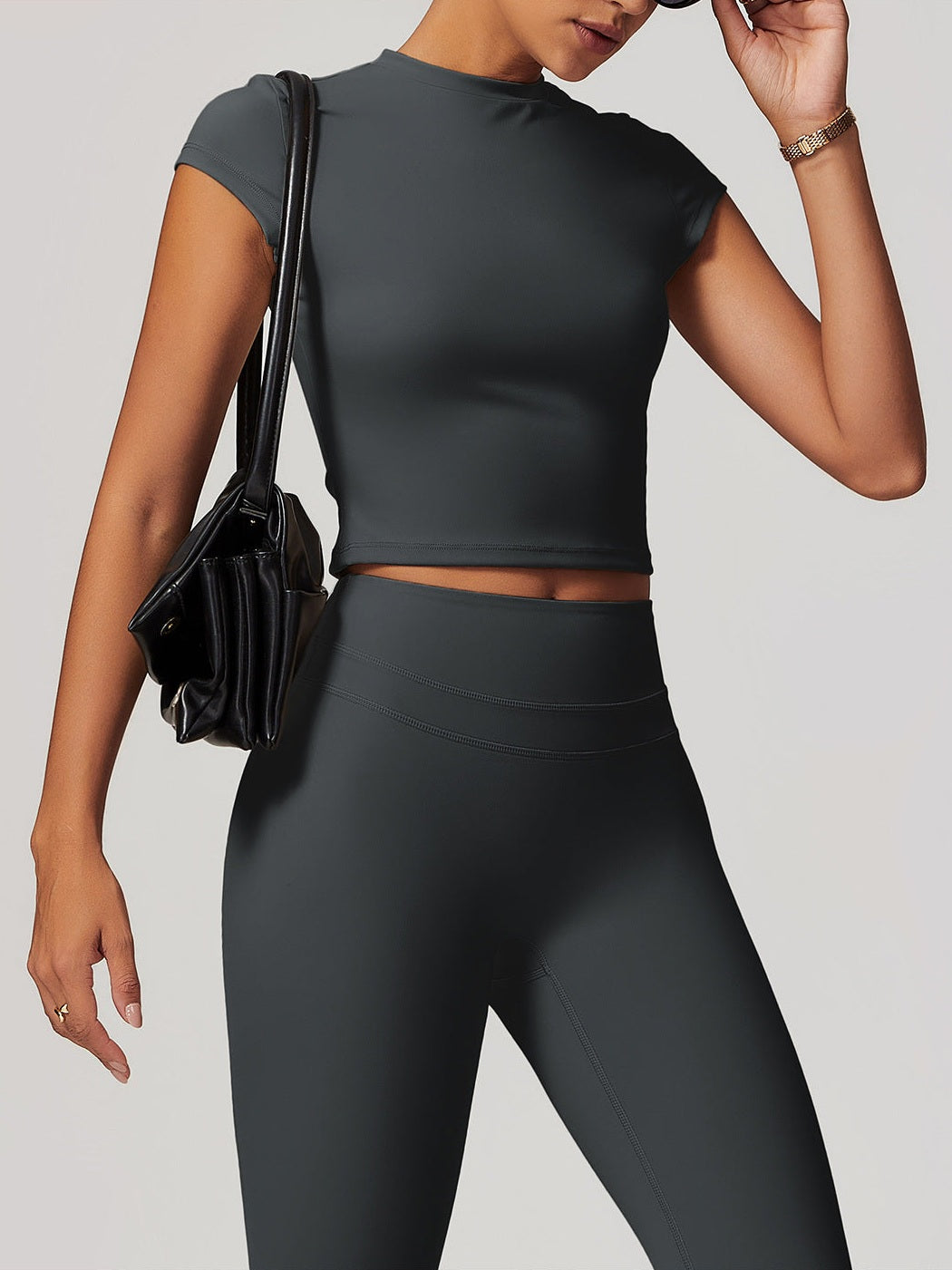 تي شيرت يوغا سوليناري بأكمام قصيرة