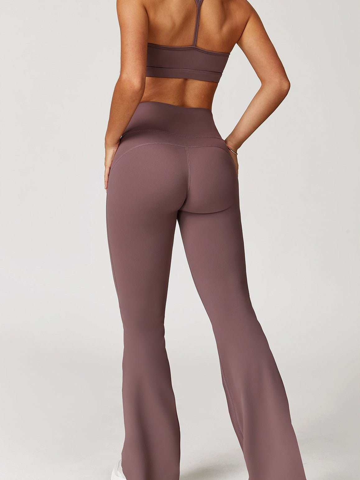 بنطال واسع الساق