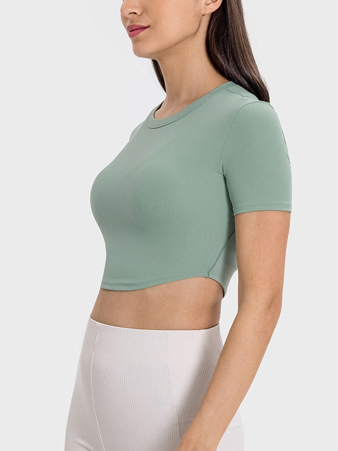 Geripptes, kurzes Sporttop