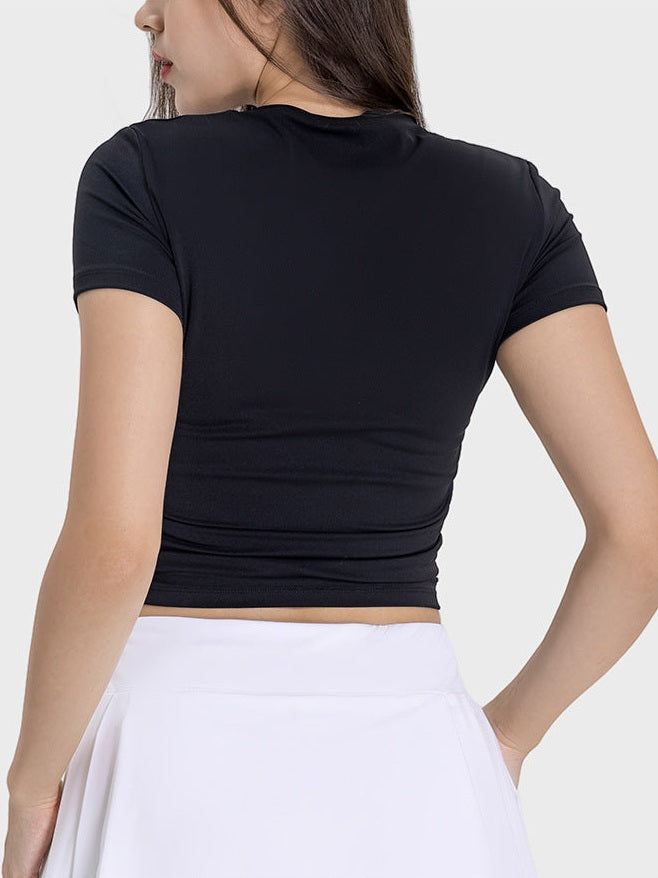 جاكيت بقصّة Slim Fit وأكمام قصيرة