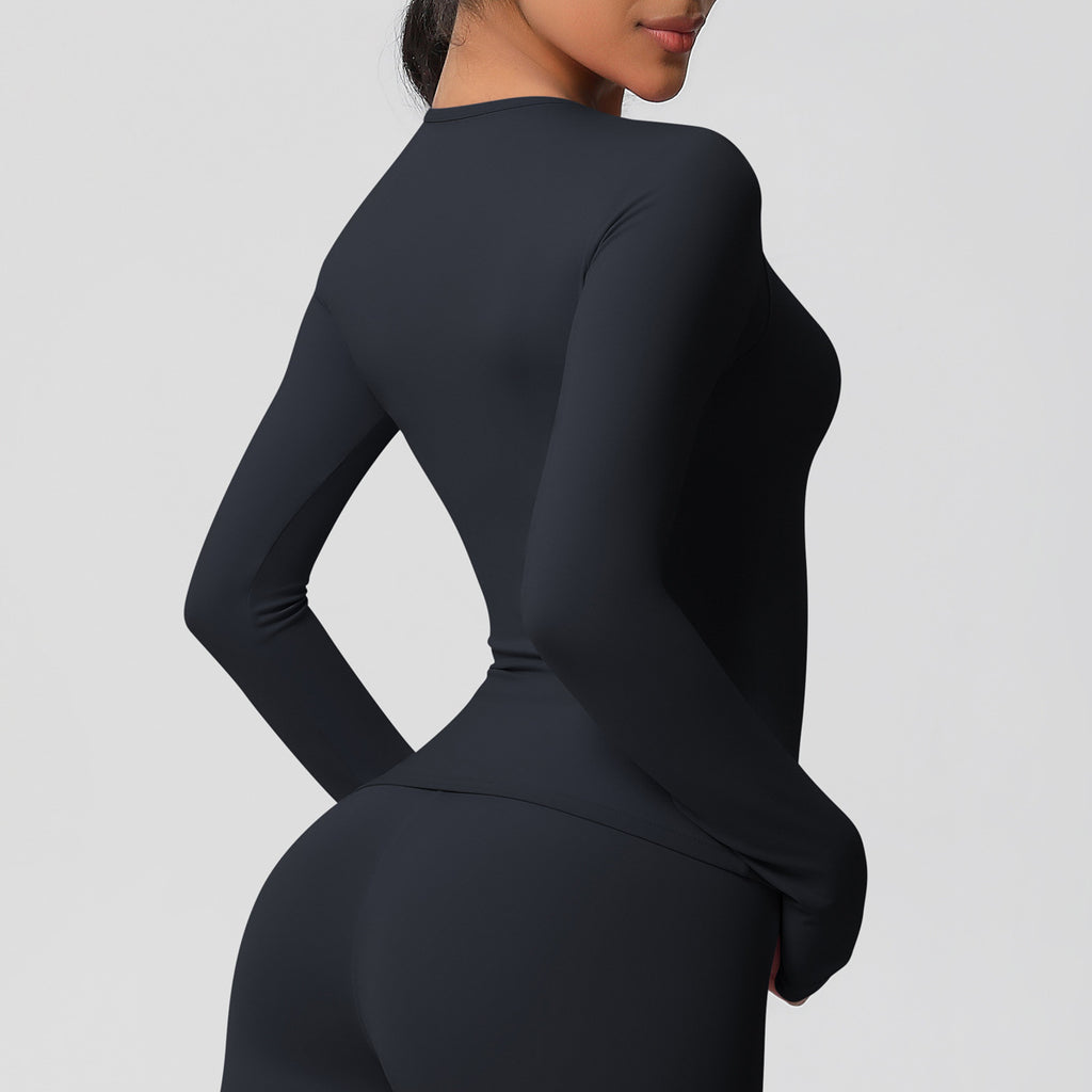 قميص بأكمام طويلة