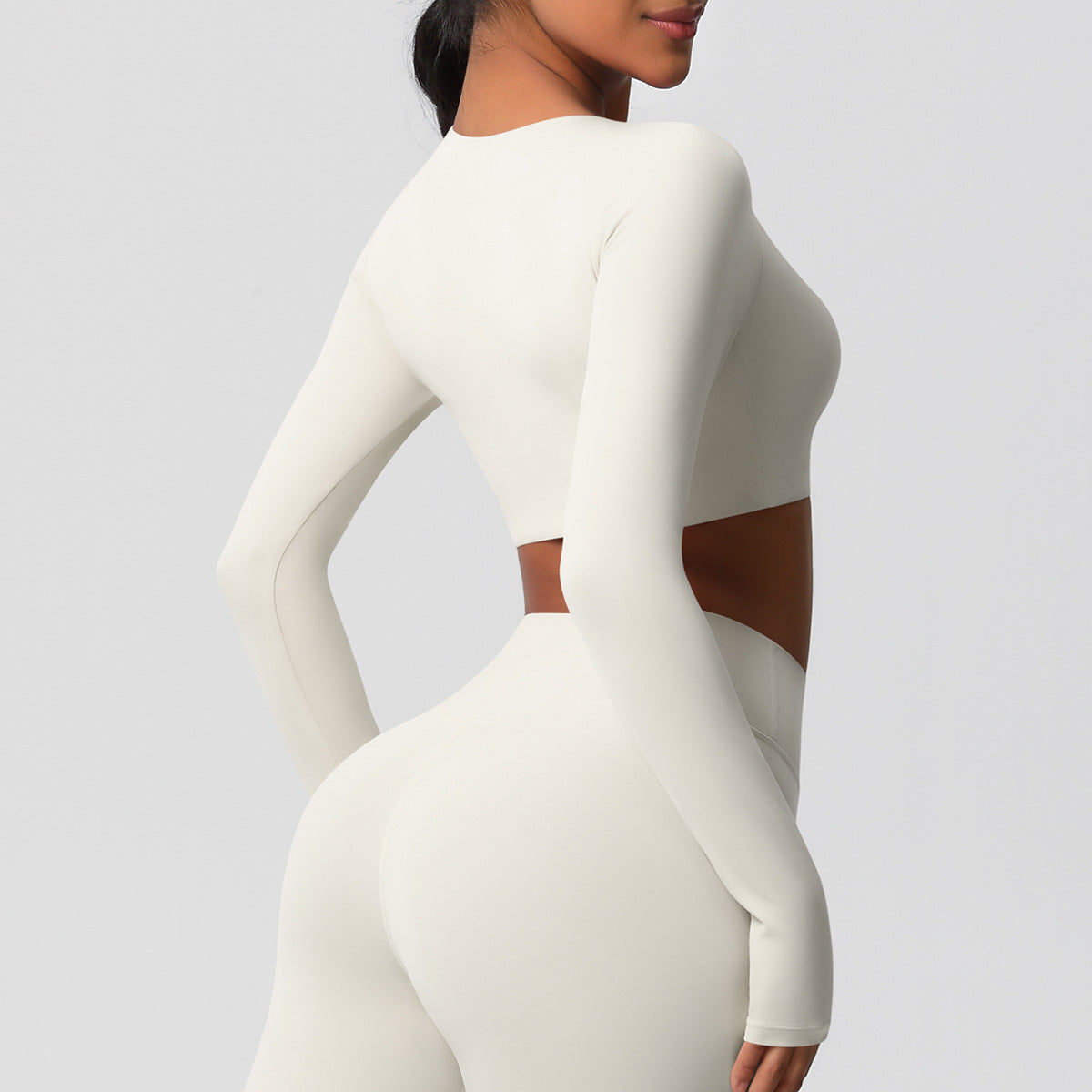 بلوزة شتوية بأكمام طويلة مع وسادة صدر