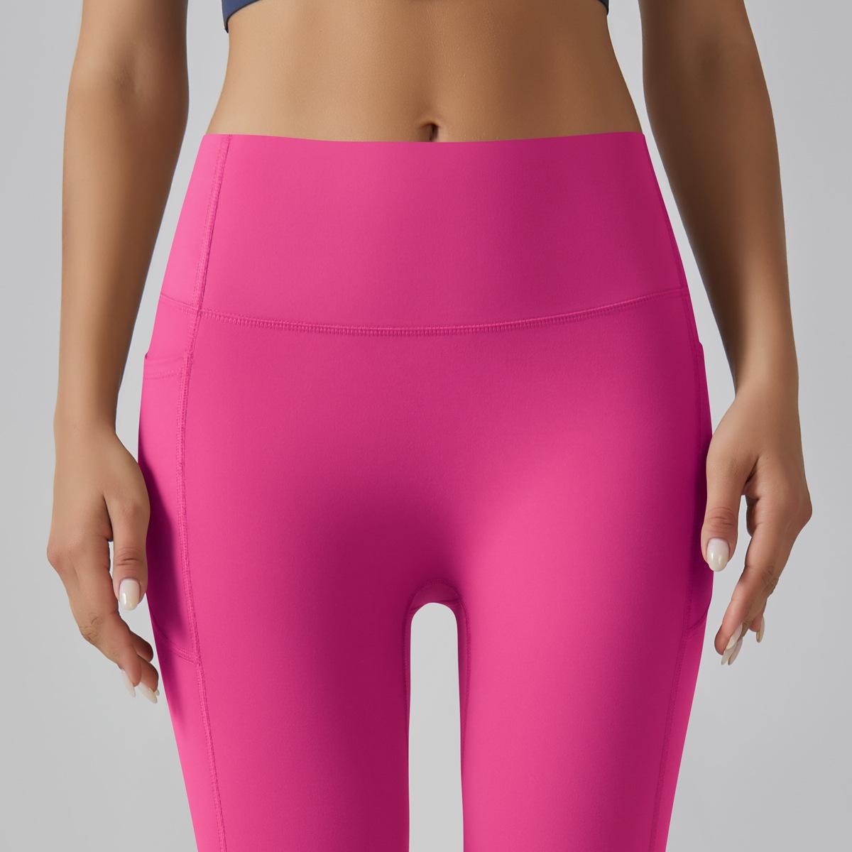 بنطال ضيق قصير بخصر مرتفع