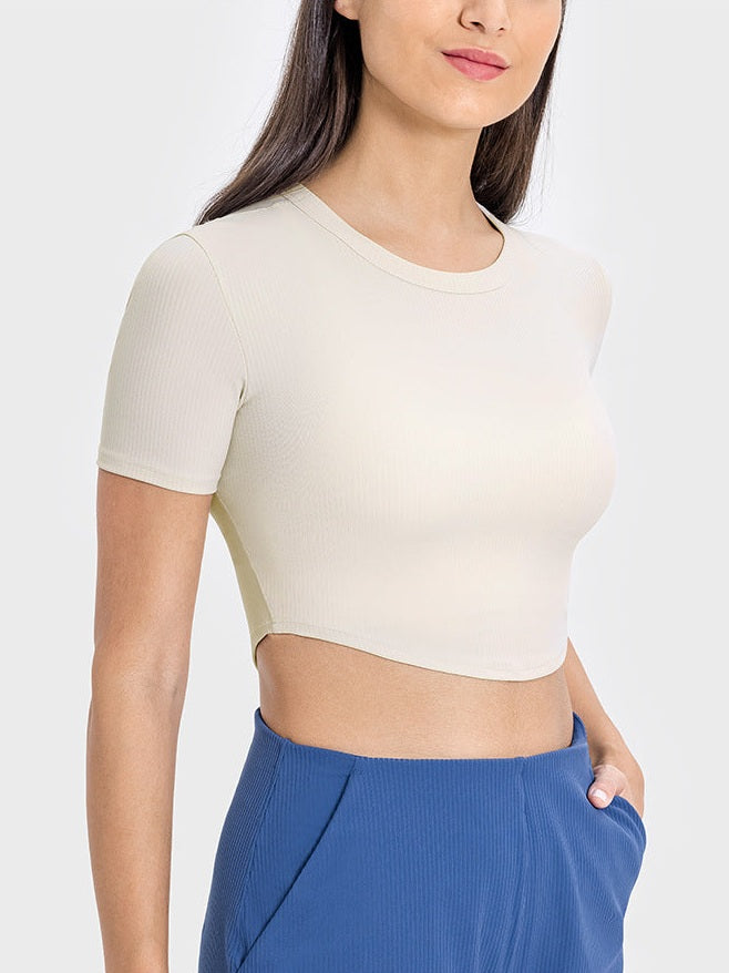 Geripptes, kurzes Sporttop