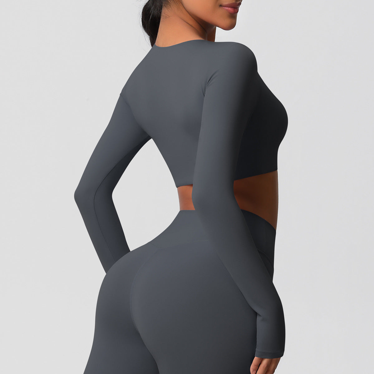 بلوزة شتوية بأكمام طويلة مع وسادة صدر