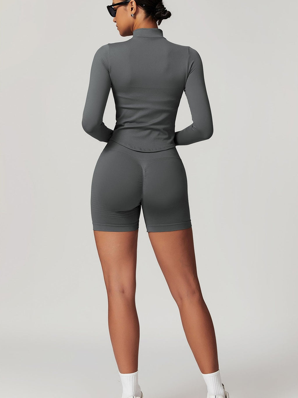 شورت يوغا عالي الخصر بدون درزات