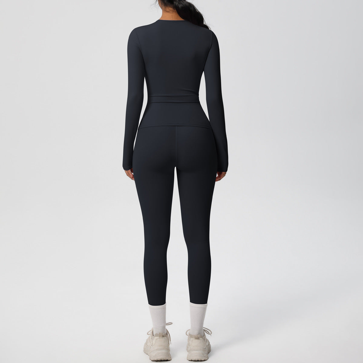 طقم يوغا بأكمام طويلة