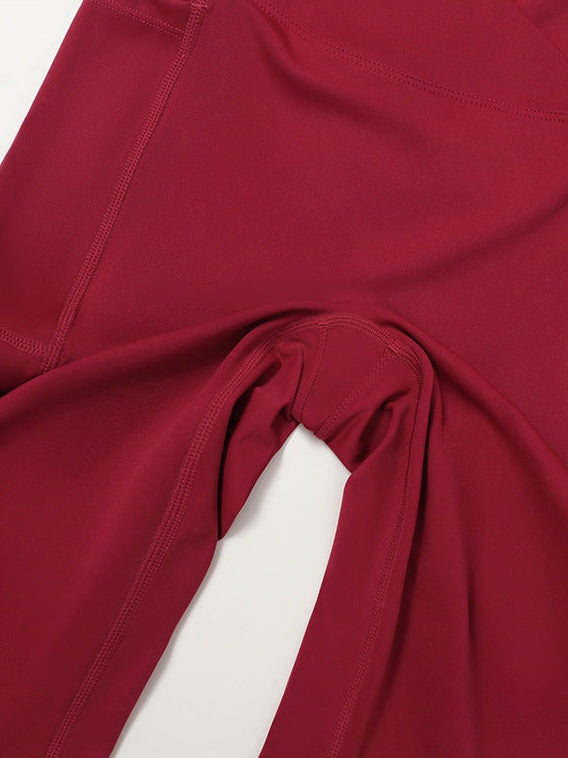 بنطلون عالي الخصر وواسع من الأسفل