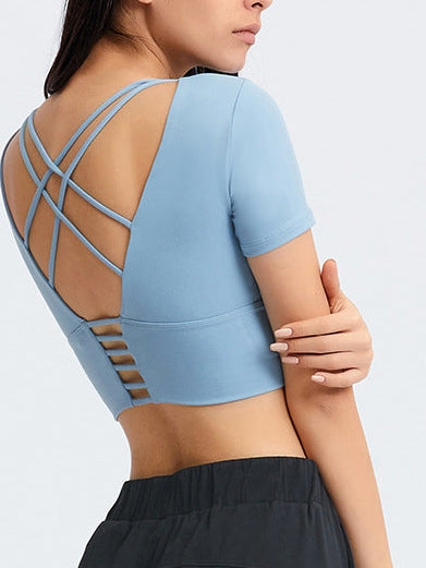 تي شيرت يوغا قصير مع وسادة صدر