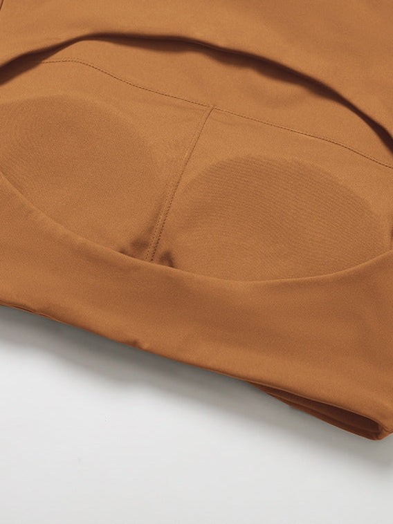 بلوزة قصيرة بأكمام قصيرة وفتحة خلفية