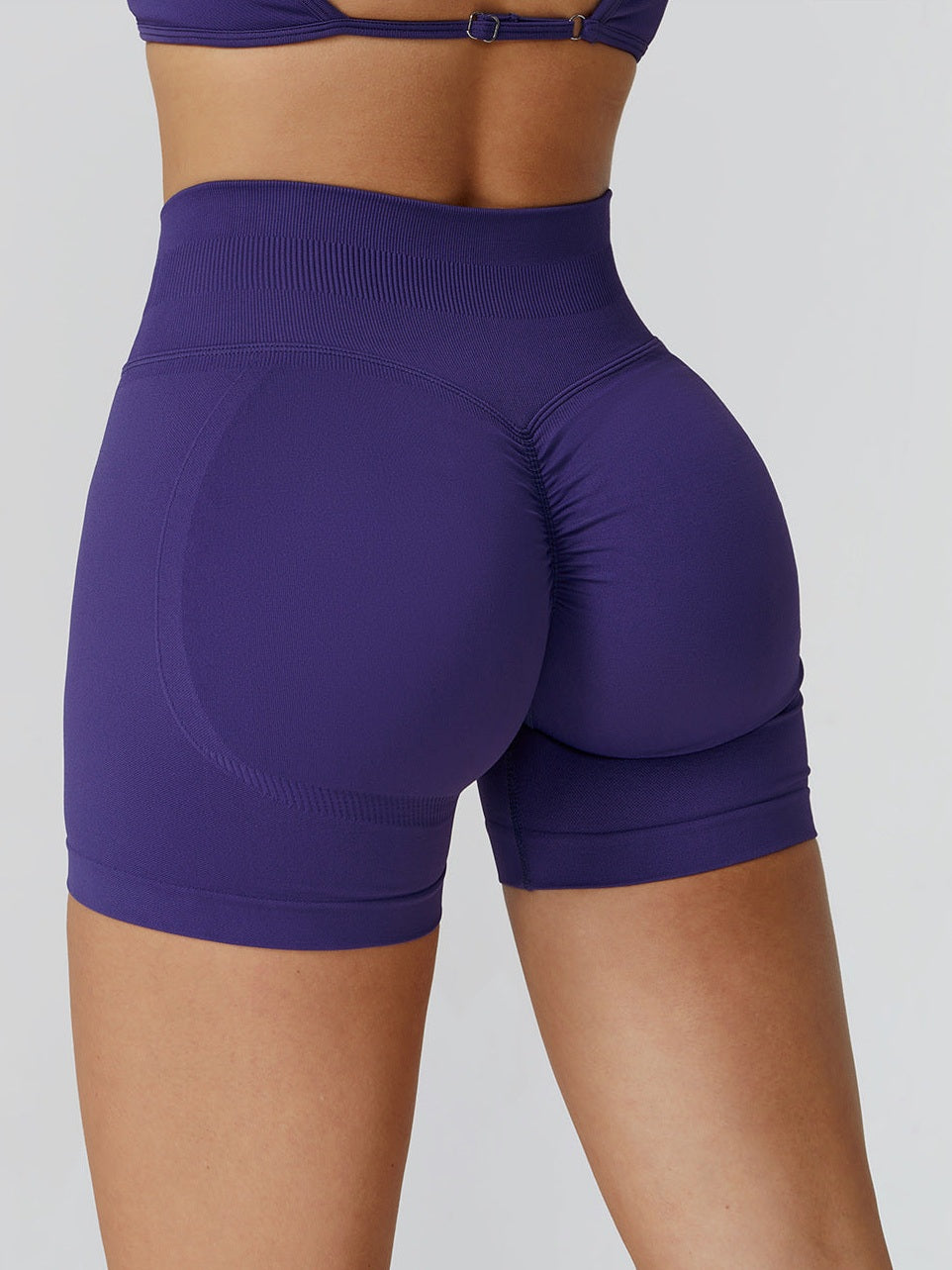 شورت يوغا عالي الخصر بدون درزات