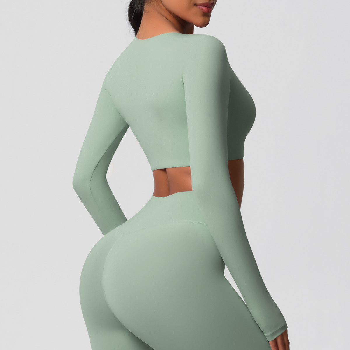 بلوزة شتوية بأكمام طويلة مع وسادة صدر