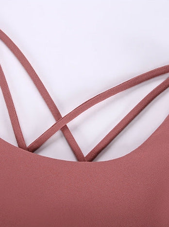 تي شيرت يوغا قصير مع وسادة صدر