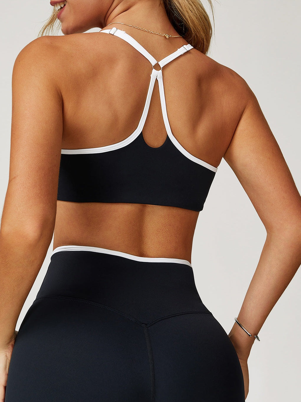 حمالة صدر رياضية بفتحة متقاطعة