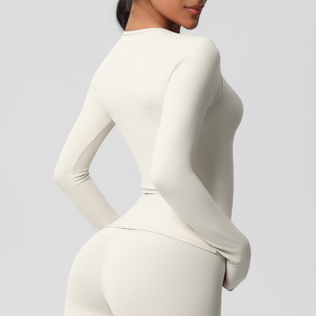 قميص بأكمام طويلة