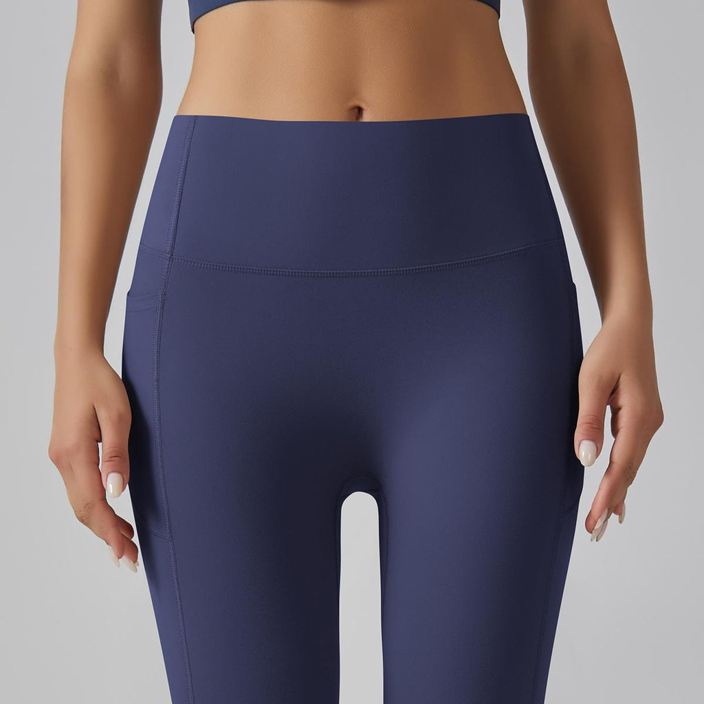 بنطال ضيق قصير بخصر مرتفع