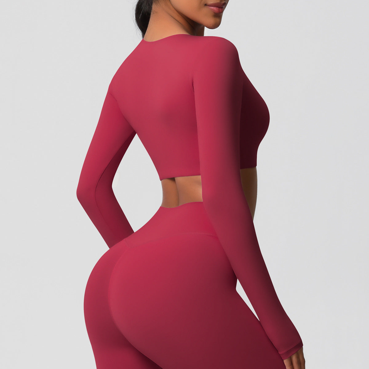 بلوزة شتوية بأكمام طويلة مع وسادة صدر