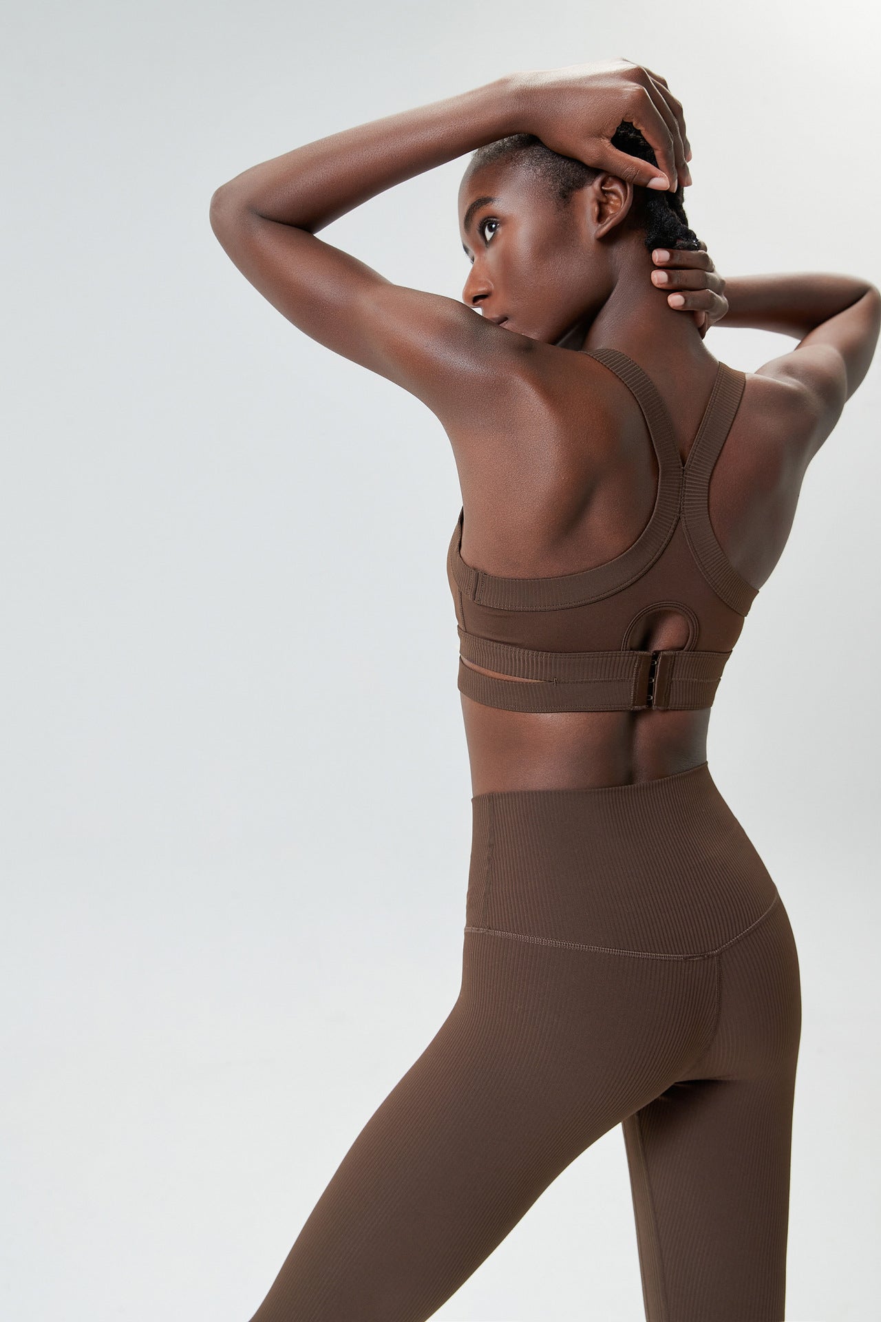 حمالة صدر رياضية بفتحة على شكل حرف I