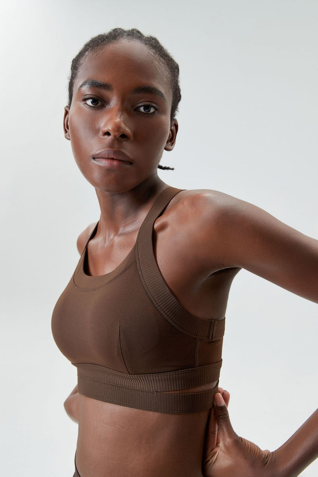 حمالة صدر رياضية بفتحة على شكل حرف I