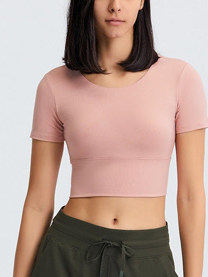 تي شيرت يوغا قصير مع وسادة صدر