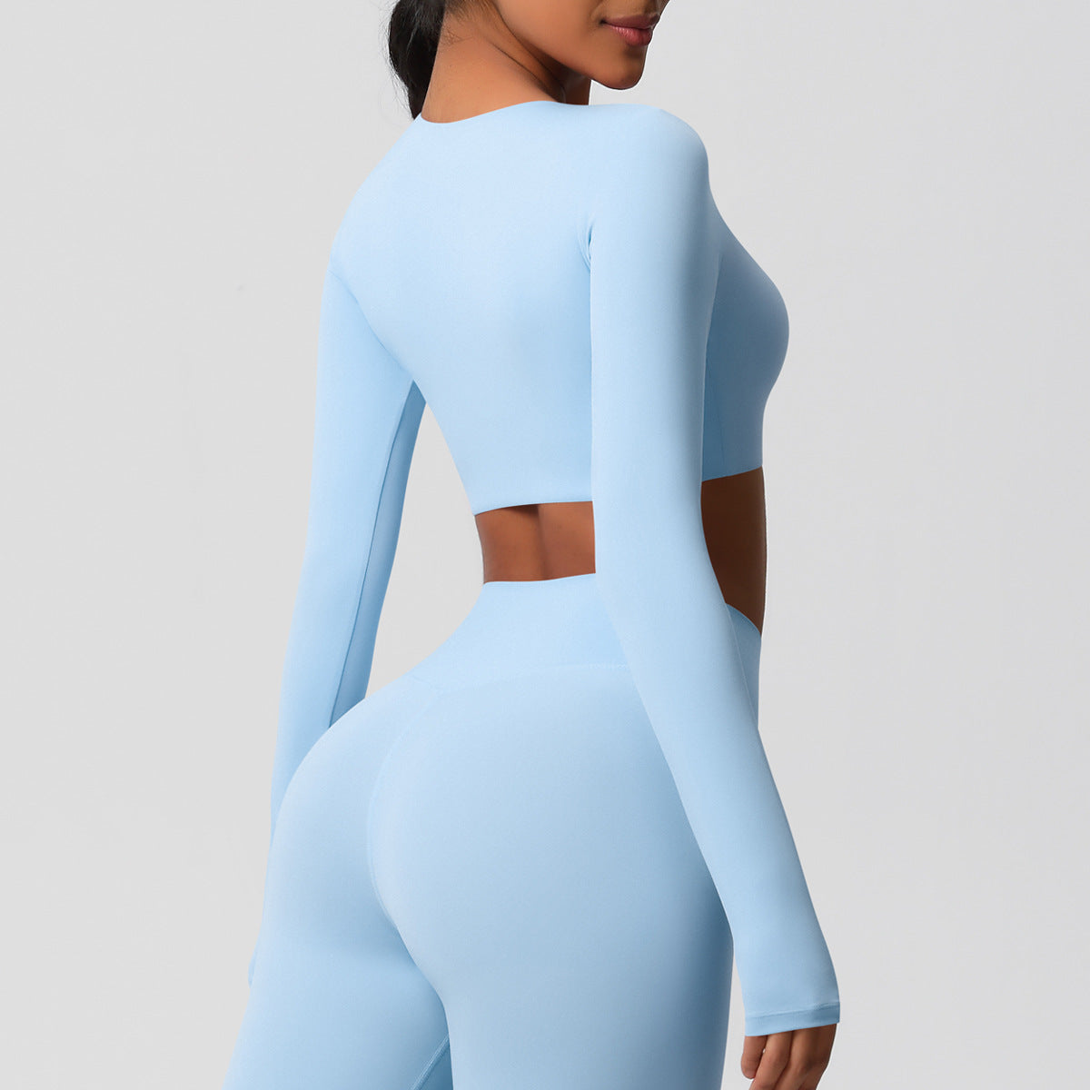 بلوزة شتوية بأكمام طويلة مع وسادة صدر