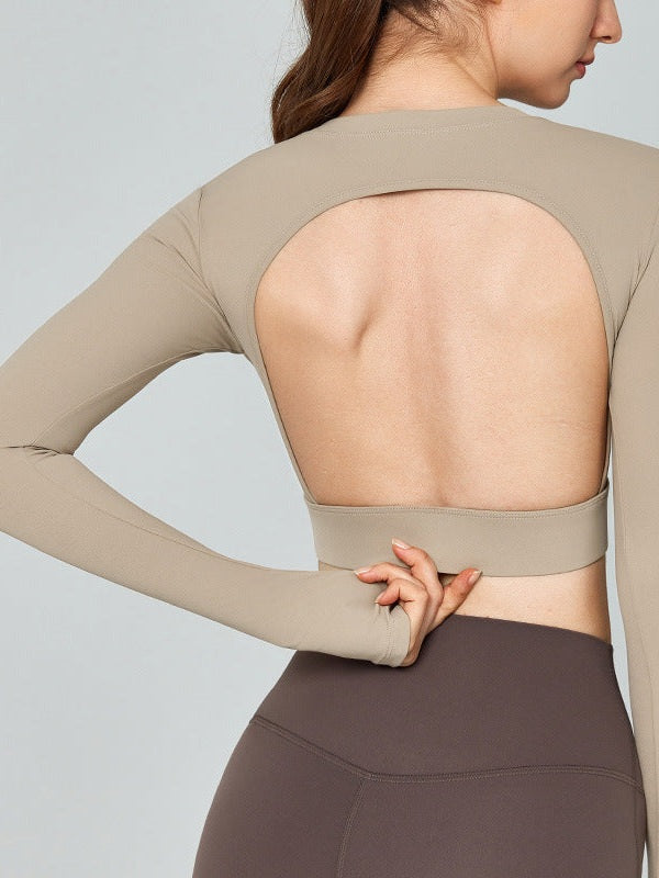 تي شيرت قصير بأكمام طويلة وظهر مكشوف