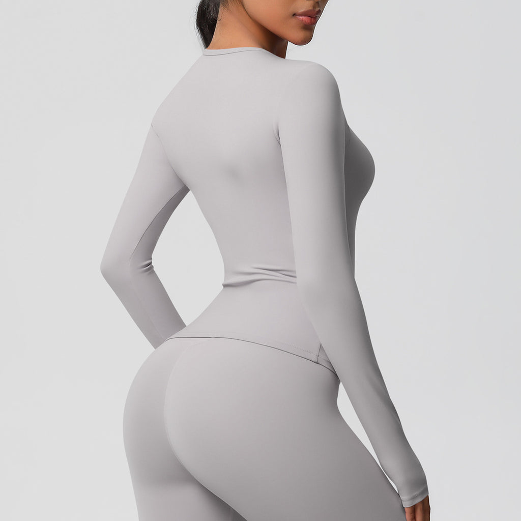 قميص بأكمام طويلة