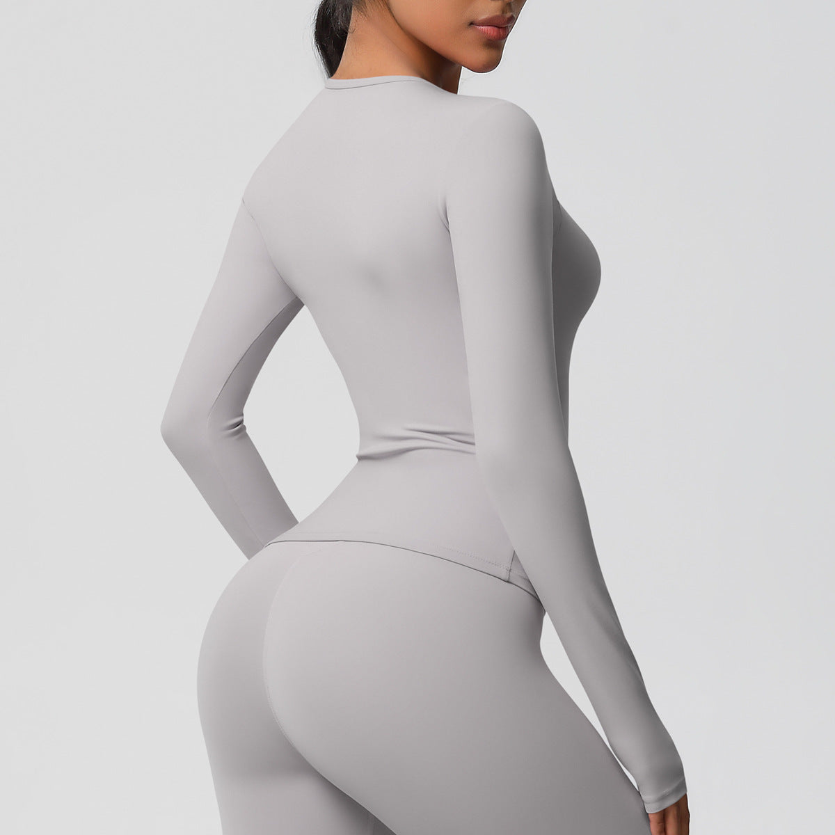 قميص بأكمام طويلة