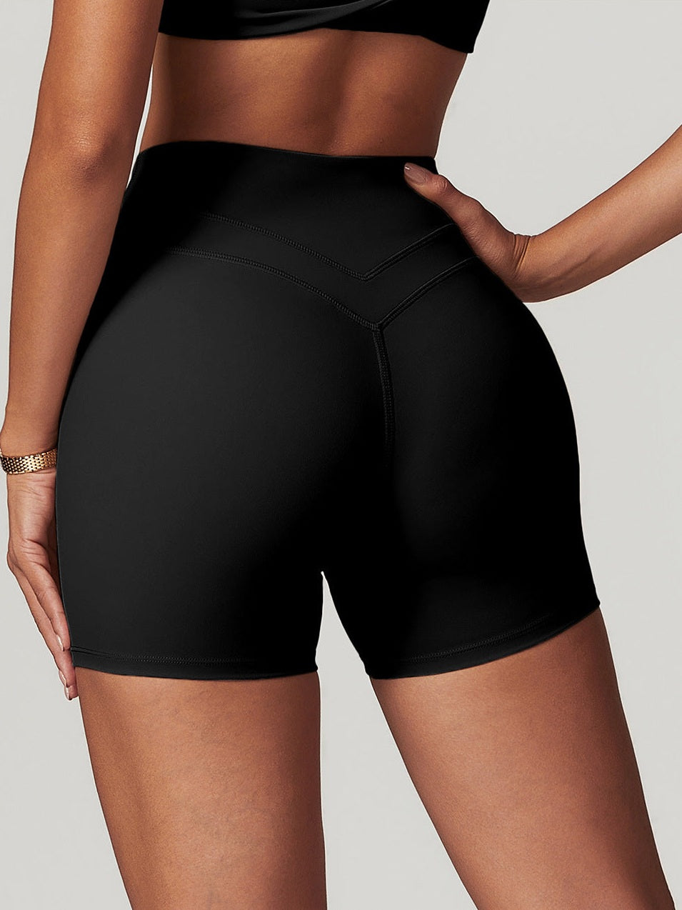 شورت يوغا عالي الخصر من سوليناري