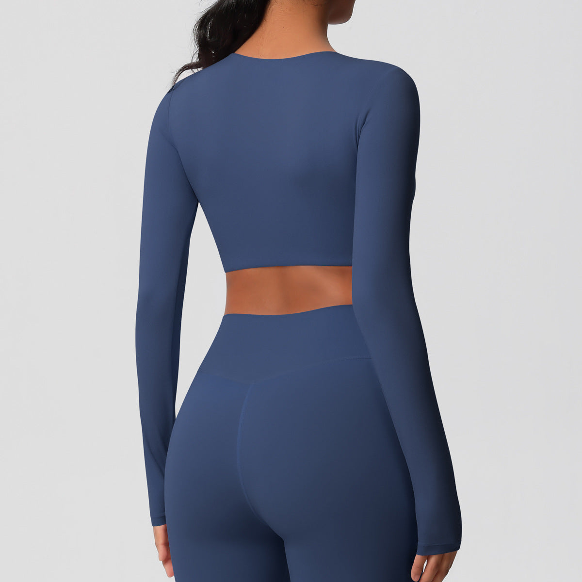 بلوزة شتوية بأكمام طويلة مع وسادة صدر