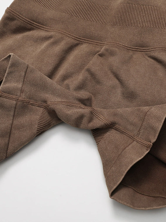 شورت يوغا عالي الخصر بدون درزات ومغسول بالحجر