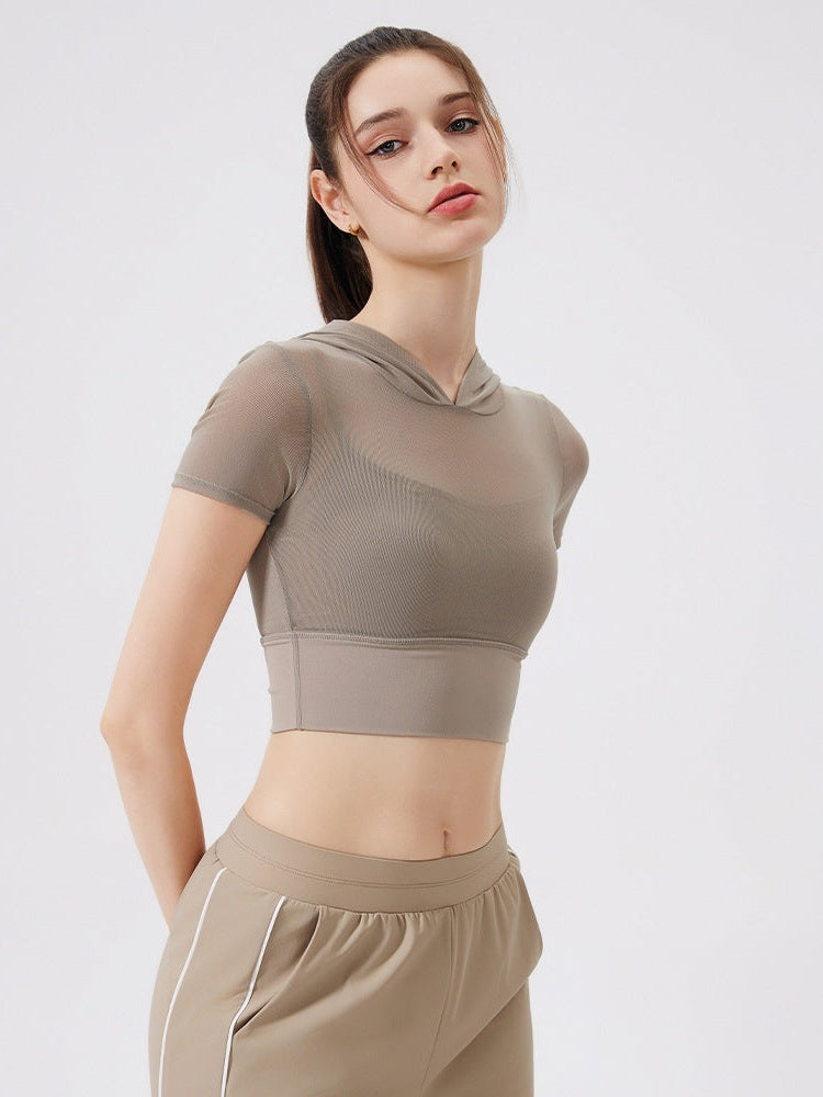 بلوزة قصيرة شبكية بغطاء للرأس