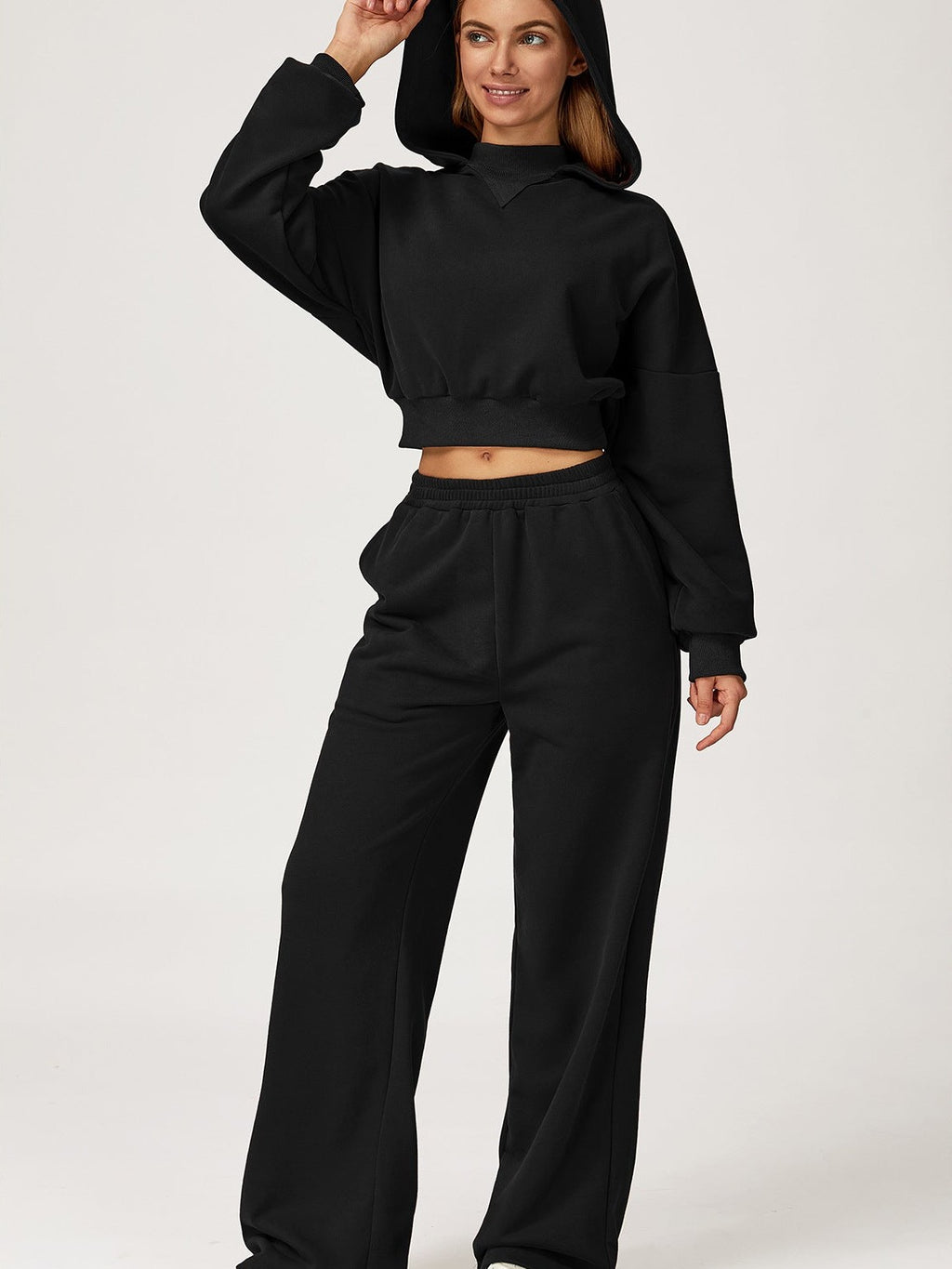 بنطال رياضي واسع الساق بخصر عالٍ