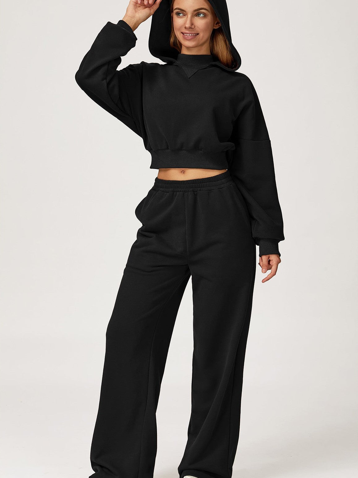 بنطال رياضي واسع الساق بخصر عالٍ