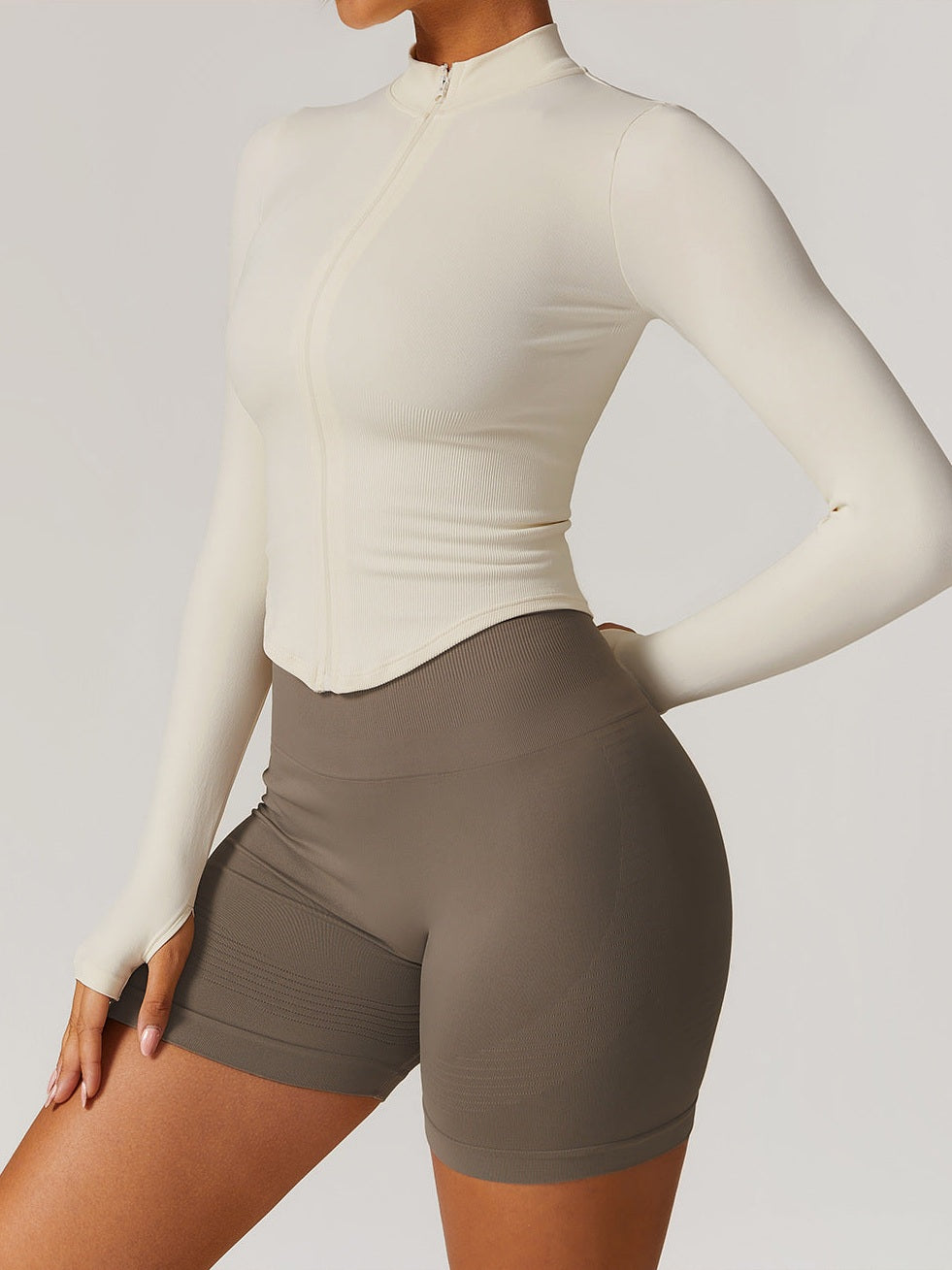 سترة بسحاب وياقة واقفة