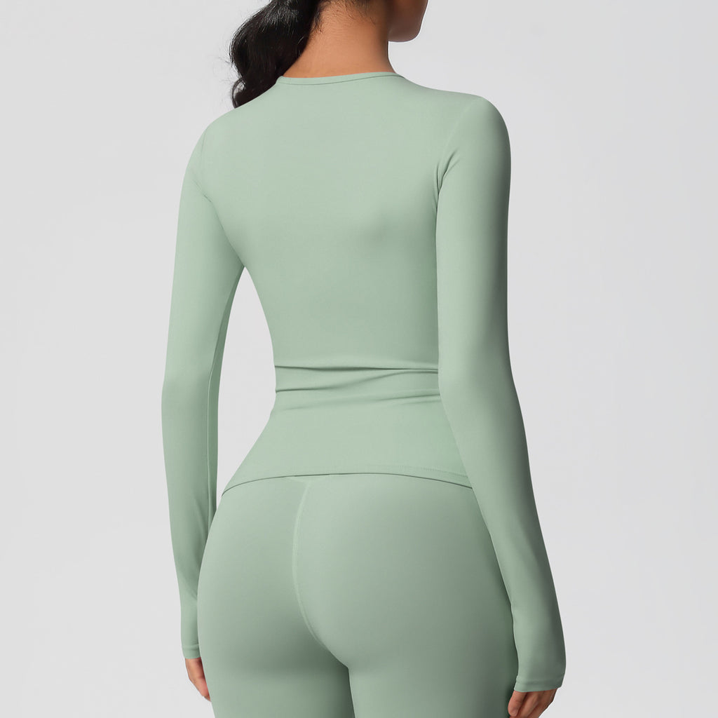 قميص بأكمام طويلة