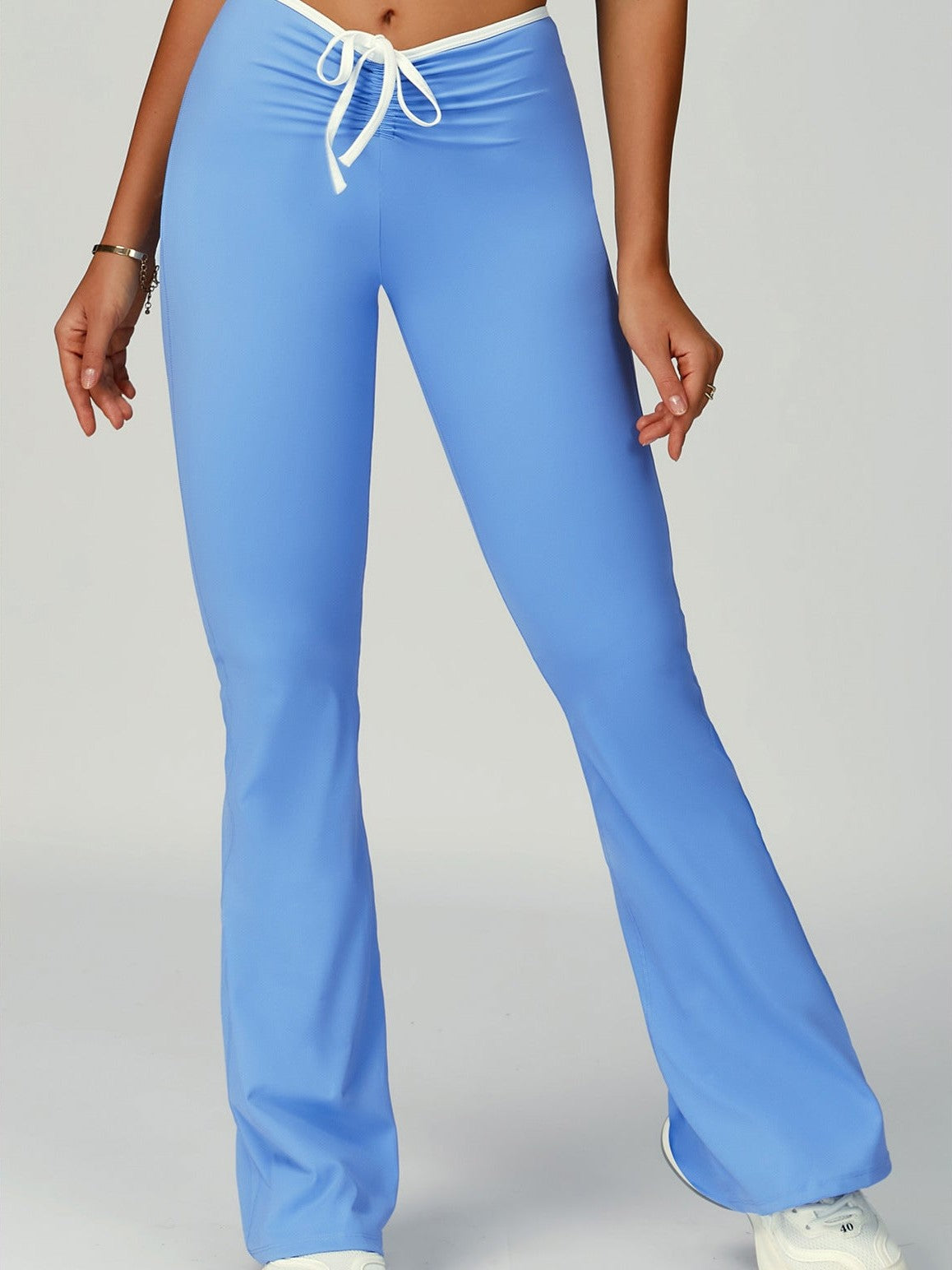 Schlaghose mit hohem Bund