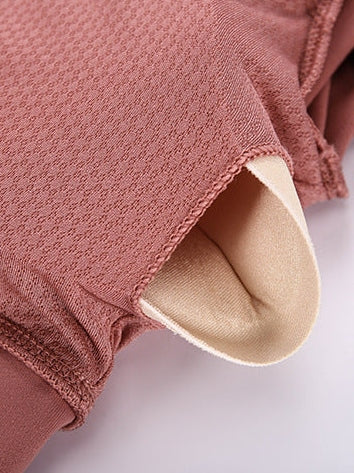 تي شيرت يوغا قصير مع وسادة صدر